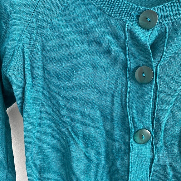 Canadian Designed Line Cardigan - Picture 4 of 15